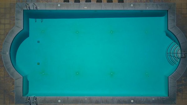 Pourquoi la salinité de votre piscine est importante