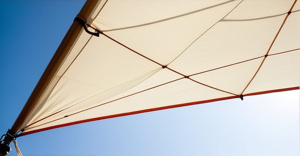 Choisir la voile d'ombrage triangulaire parfaite pour l'été